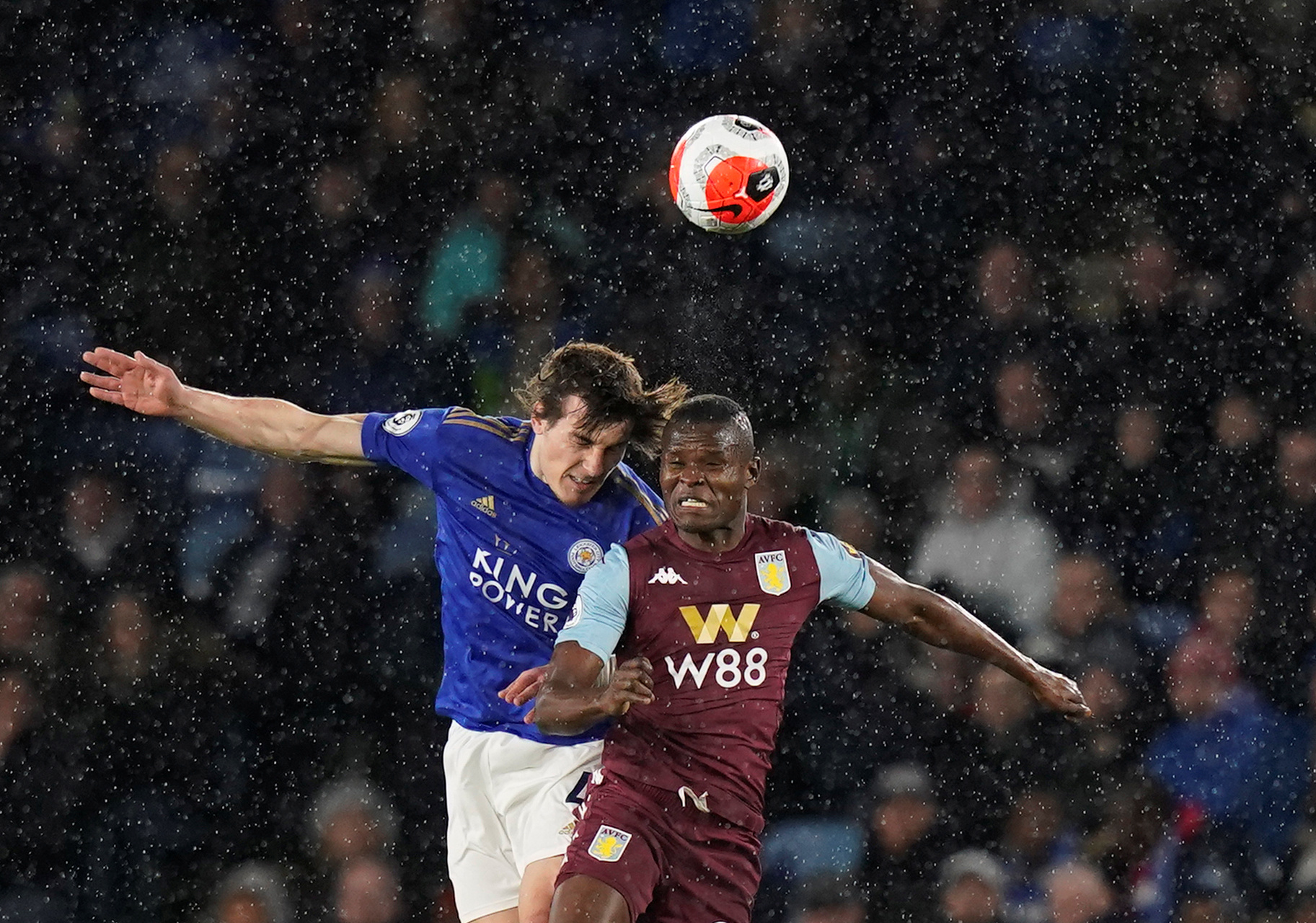 他同样备受 他同样备受